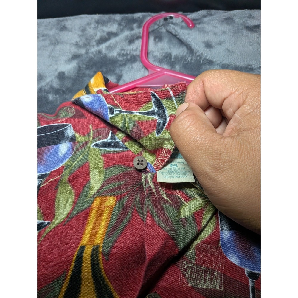 Reyn Spooner Mens Small Wine Bottle Print 100% Linen Hawaiian Shirt Red Regency - Picture 4 of 7